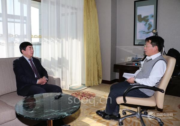 电池百人会理事长于清教对话山东省汽车工程学会理事长魏学勤